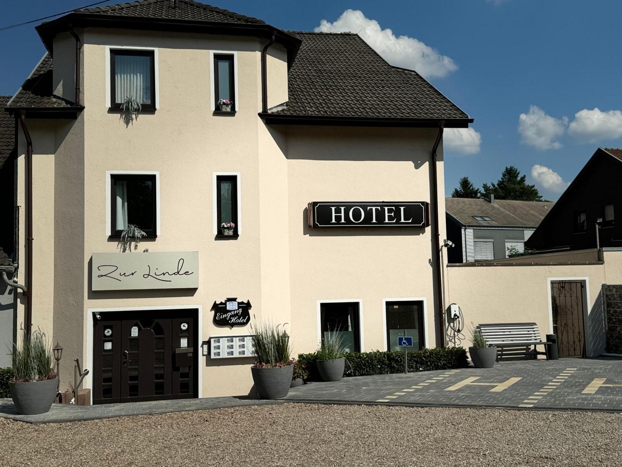 Hotel Zur Linde Саарлуис Экстерьер фото