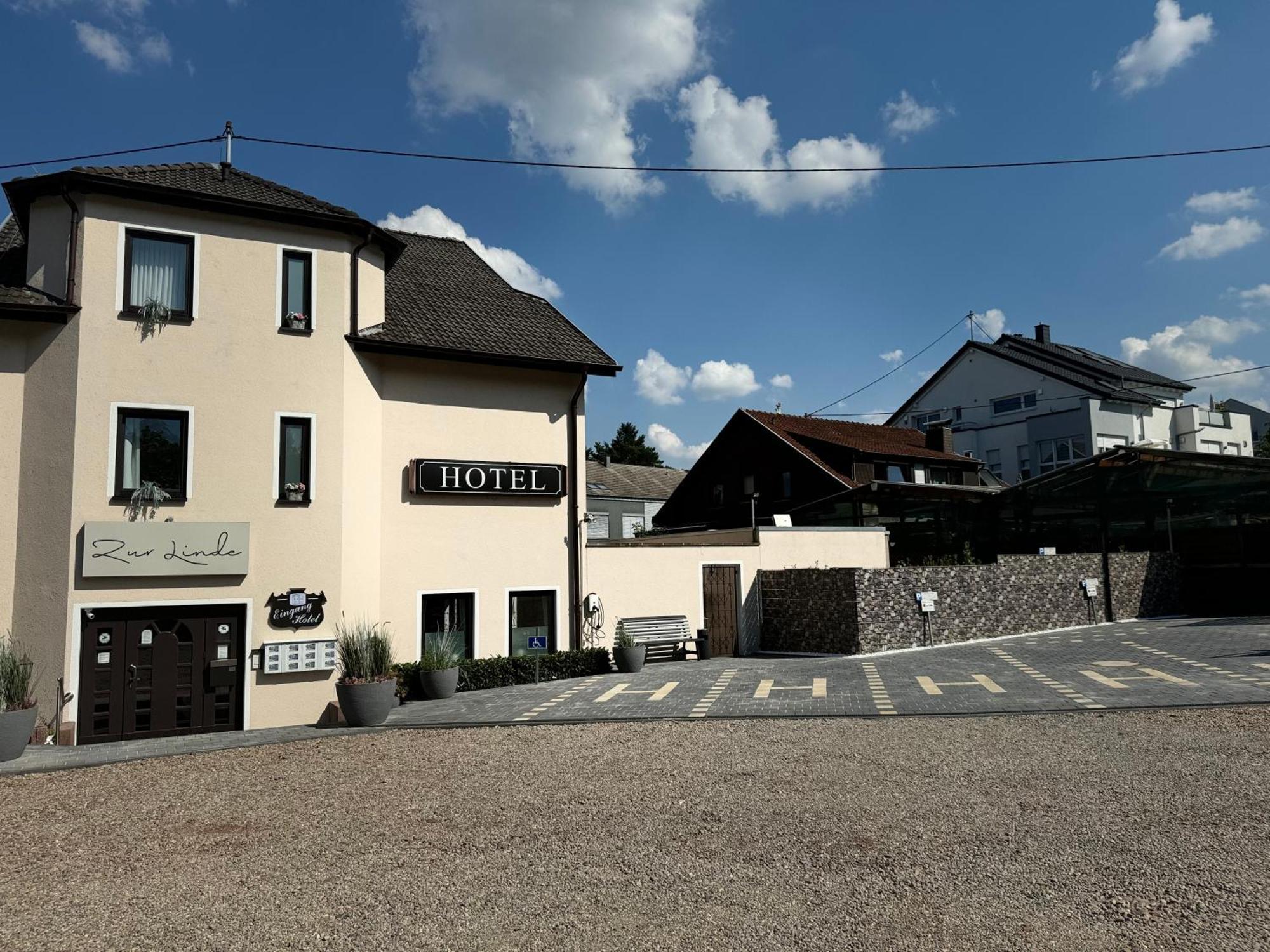 Hotel Zur Linde Саарлуис Экстерьер фото